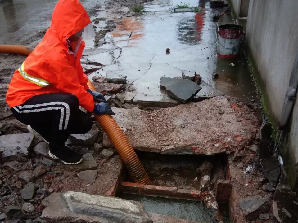 潘集专业清理污水池 炜誉市政以规范流程守护城市 “肠道”