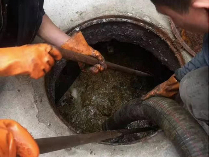 潘集清理化粪池时如何避免沼气的危害?